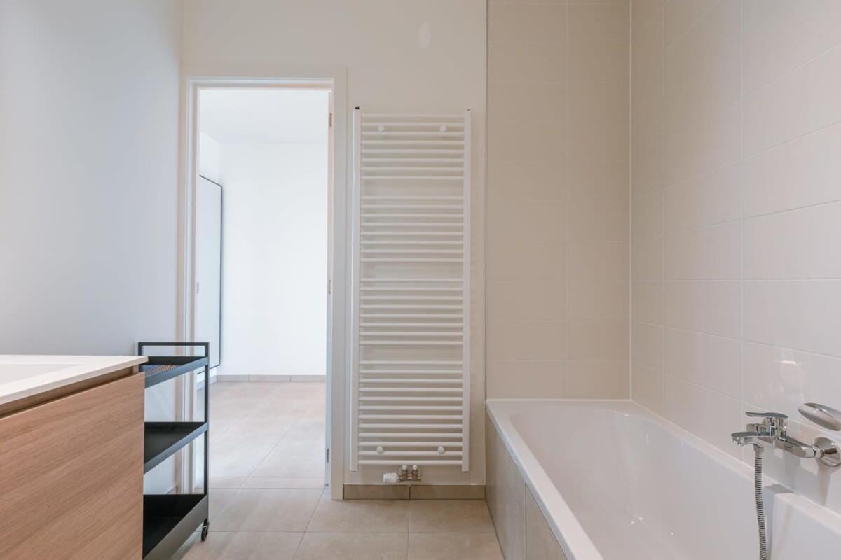 Huswell - Lovely New Apartment At The Harbor + Parking บรูจส์ ภายนอก รูปภาพ